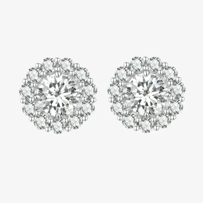 Clous d'oreilles halo en moissanite étincelante