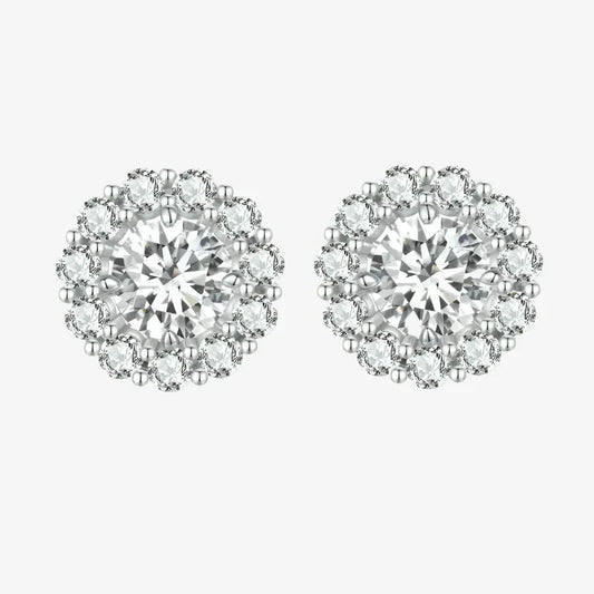 Clous d'oreilles halo en moissanite étincelante