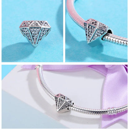 Charm scintillant en diamants pavés