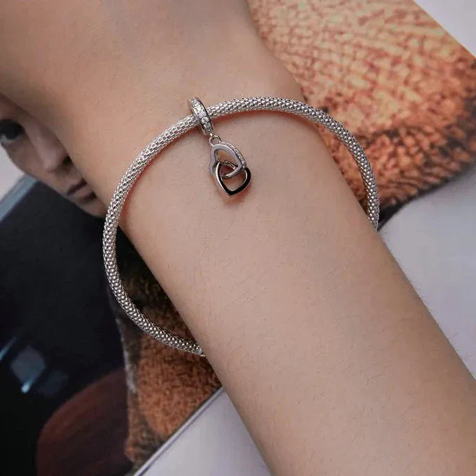 Charm pendant cœurs entrelacés