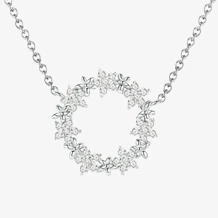 Collier fleuri étincelant