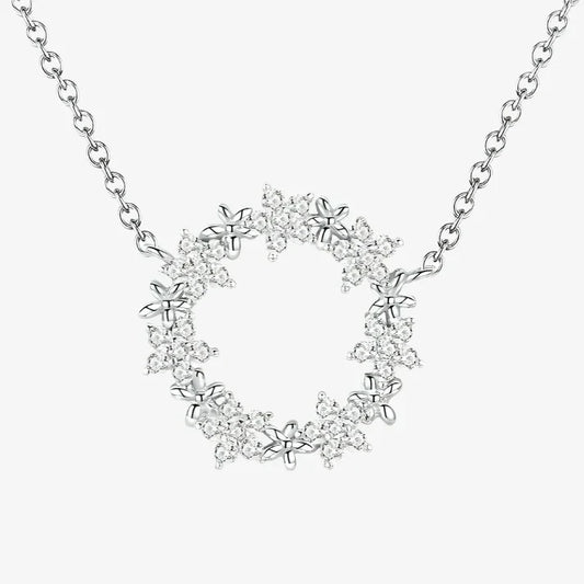 Collier fleuri étincelant