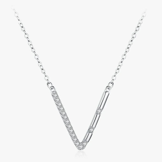 Collier pendentif lettre V