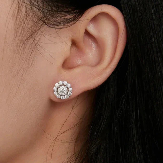Clous d'oreilles halo en moissanite étincelante